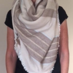 dry goods blanket scarf (one size) NWOT
